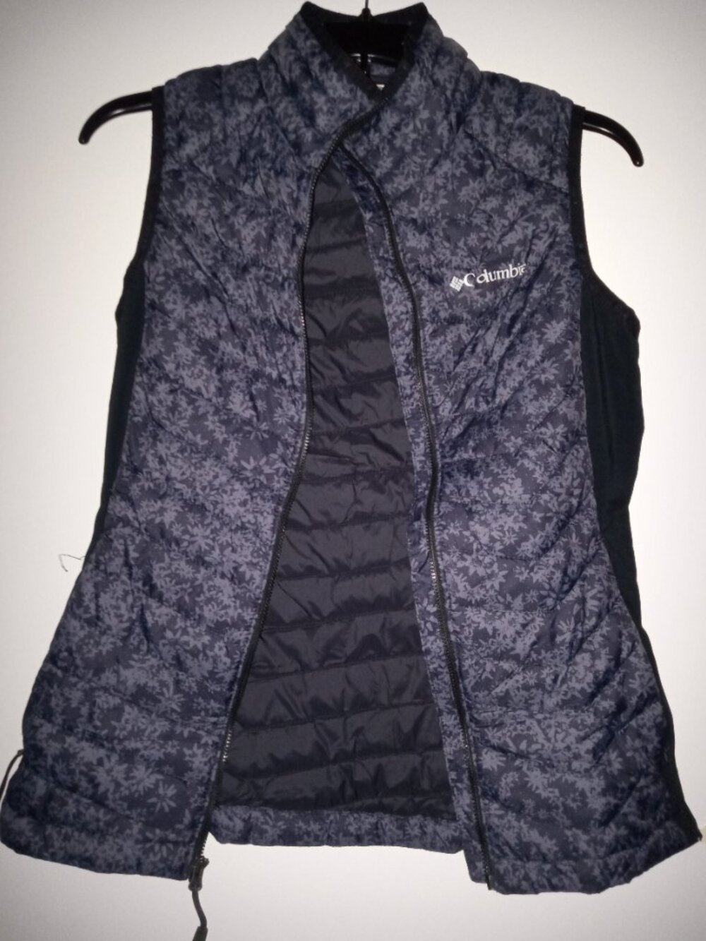 Columbia INSULATED thin puffer vest ~ floral ~ zippered pockets